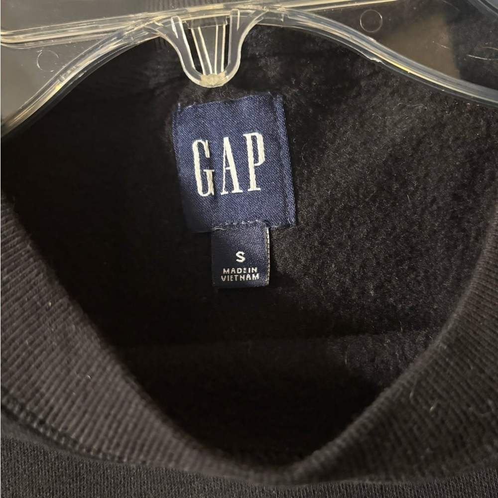 GAP Black Crewneck Sweatshirt with Logo Tag - Picture 3 of 9